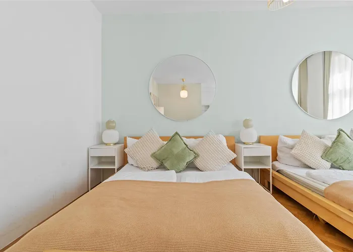 - 1 Min To U1 Reumannplatz - Fresh Fruit Market In Front Of The House Apartment *