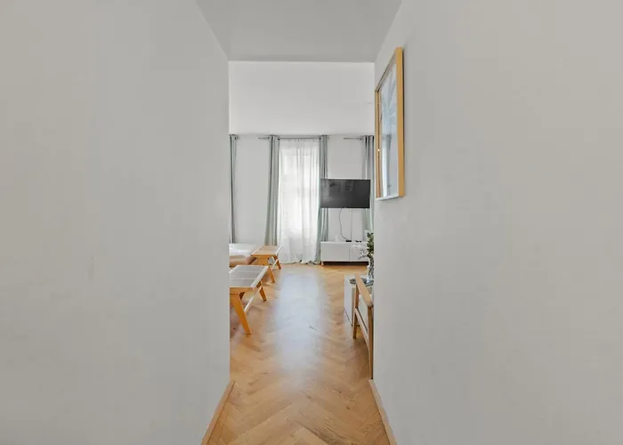 Apartment - 1 Min To U1 Reumannplatz - Fresh Fruit Market In Front Of The House *