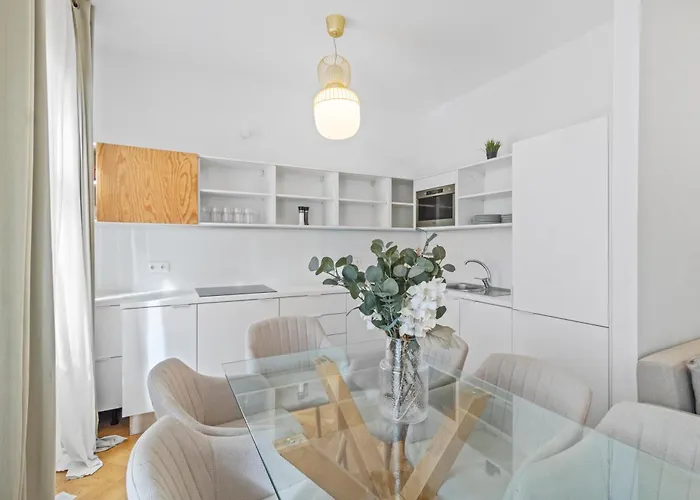 Apartment - 1 Min To U1 Reumannplatz - Fresh Fruit Market In Front Of The House Vienna