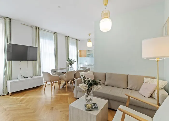 Apartment - 1 Min To U1 Reumannplatz - Fresh Fruit Market In Front Of The House *